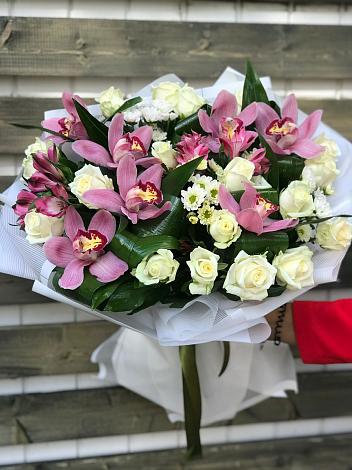 Букет цветов из: Розы и Хризантемы в Майском