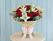 Букет цветов из:  Лилии и Розы в Майском