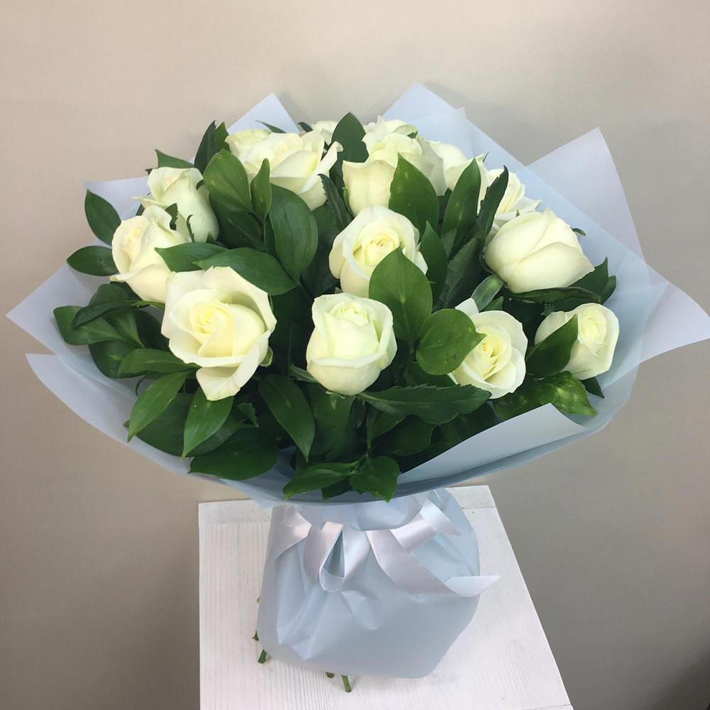 Букет 15 Белых роз Проуд в Майском