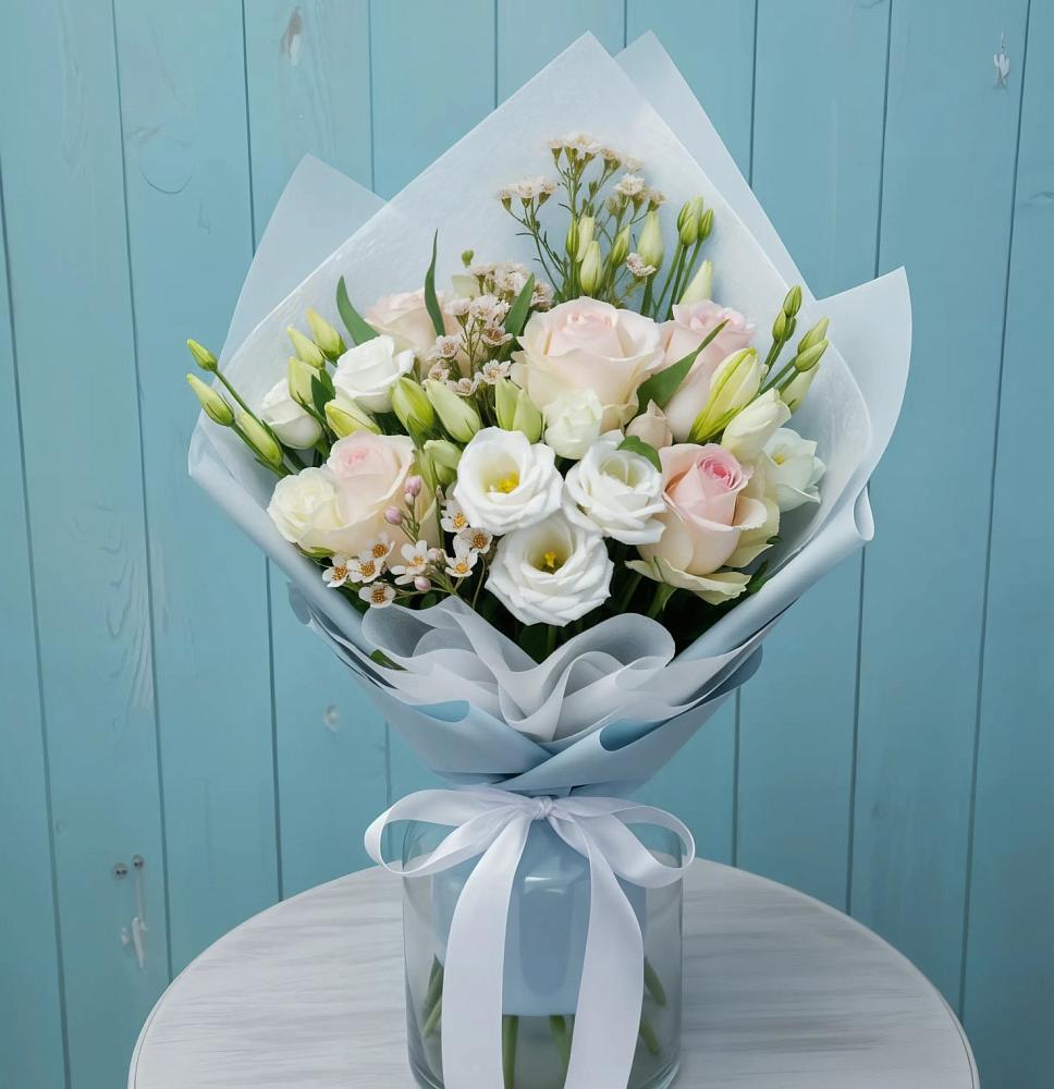 Букет цветов из: Розы и Лизиантусы в Майском