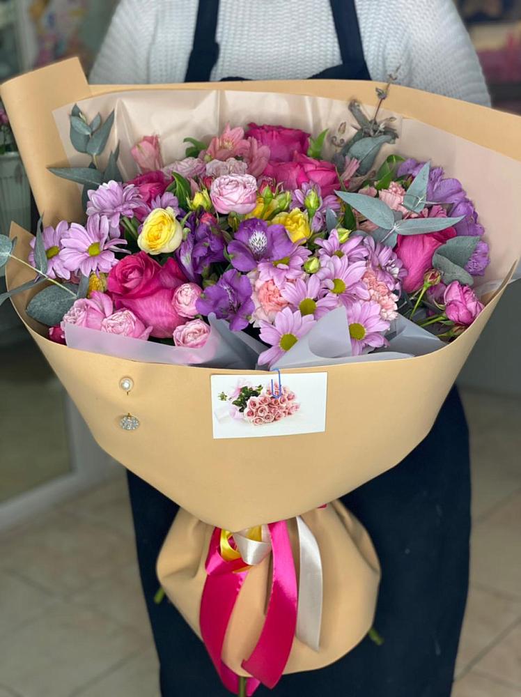 Букет цветов из: Хризантемы, Гвоздики и Альстромерии в Майском