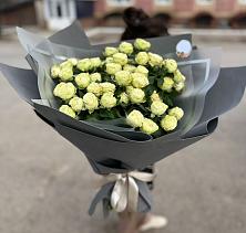 Букет Белые кустовые розы Солинеро в Майском