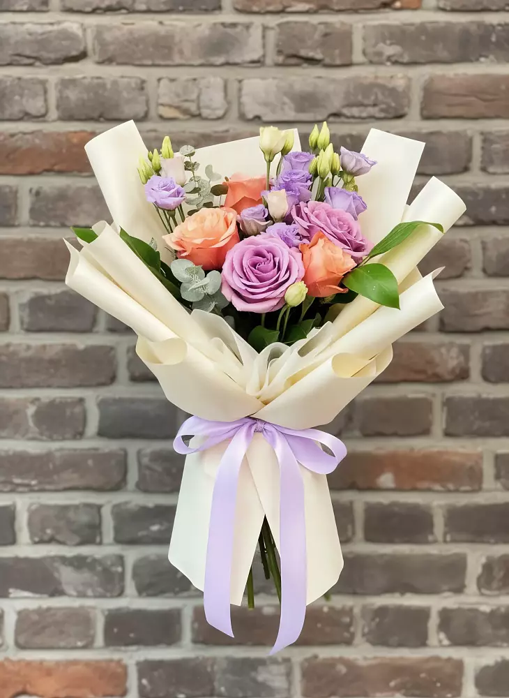 Букет цветов из: Лизиантусы и Розы в Майском