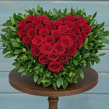 Цветочная композиция из Розы в виде сердца в Майском