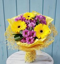 Букет цветов из:  Хризантемы и Герберы в Майском