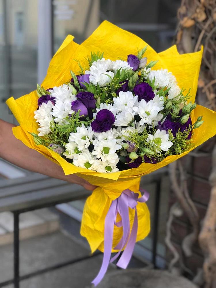 Букет цветов из: Ирисы, Хризантемы и Ромашки в Майском