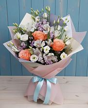 Букет цветов из:  Лизиантусы, Розы, Альстромерии и Гипсофила в Майском