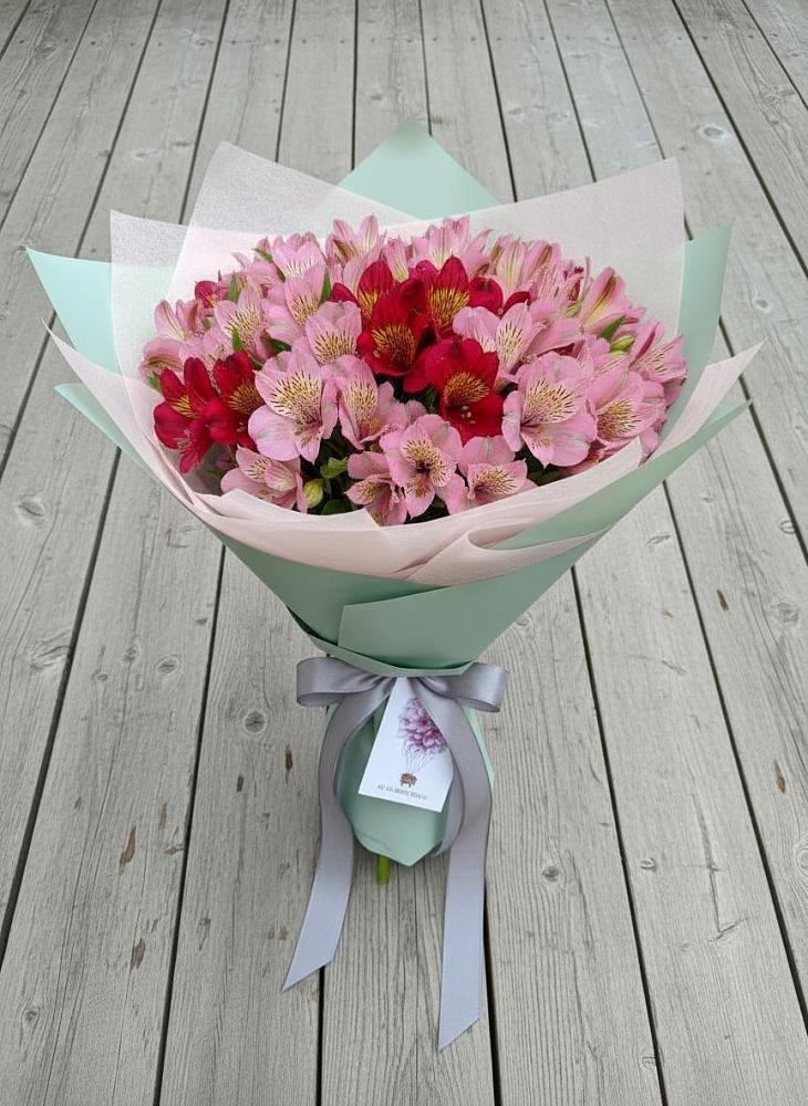 Букет цветов из: Альстромерии в Майском