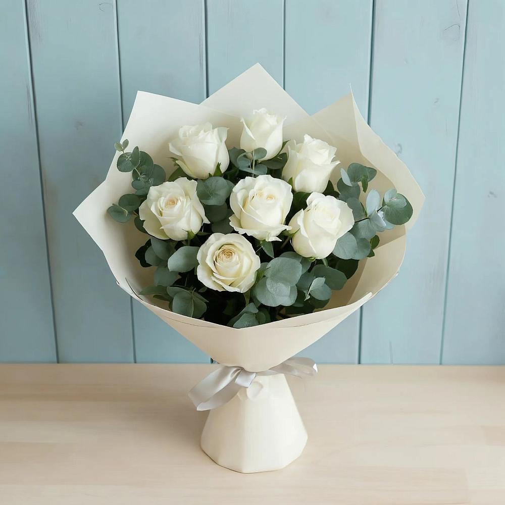 Букет Белые розы в Эвкалипте в Майском