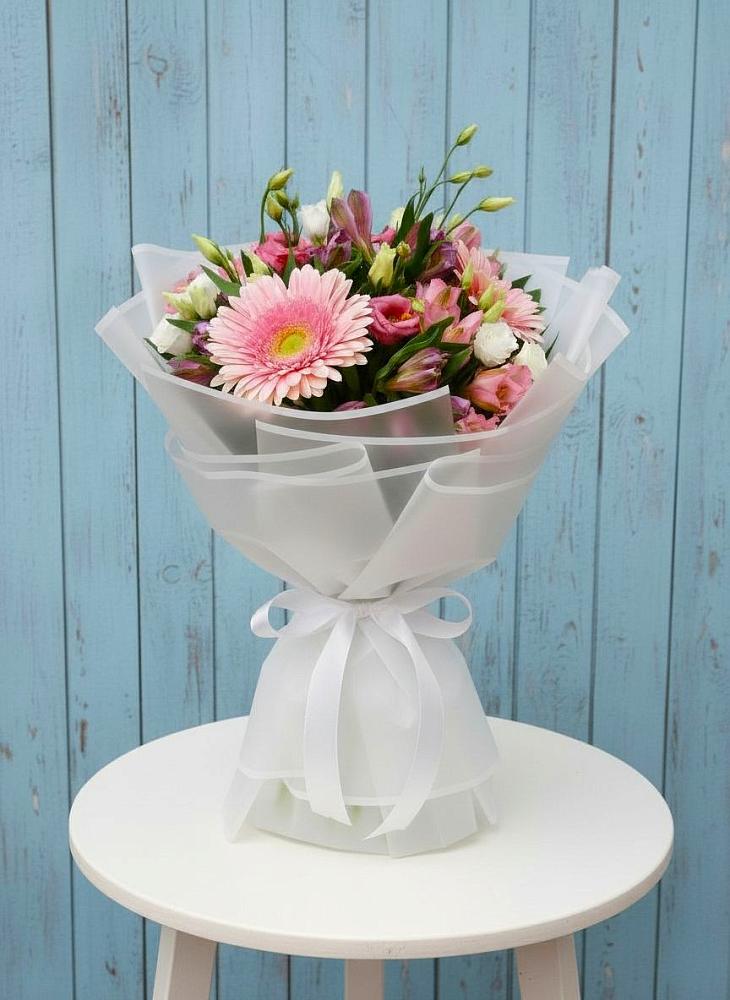 Букет цветов из: Герберы, Альстромерии и Лизиантусы в Майском