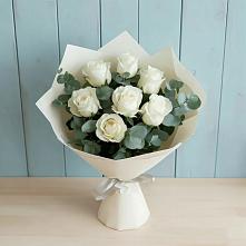 Букет Белые розы в Эвкалипте в Майском