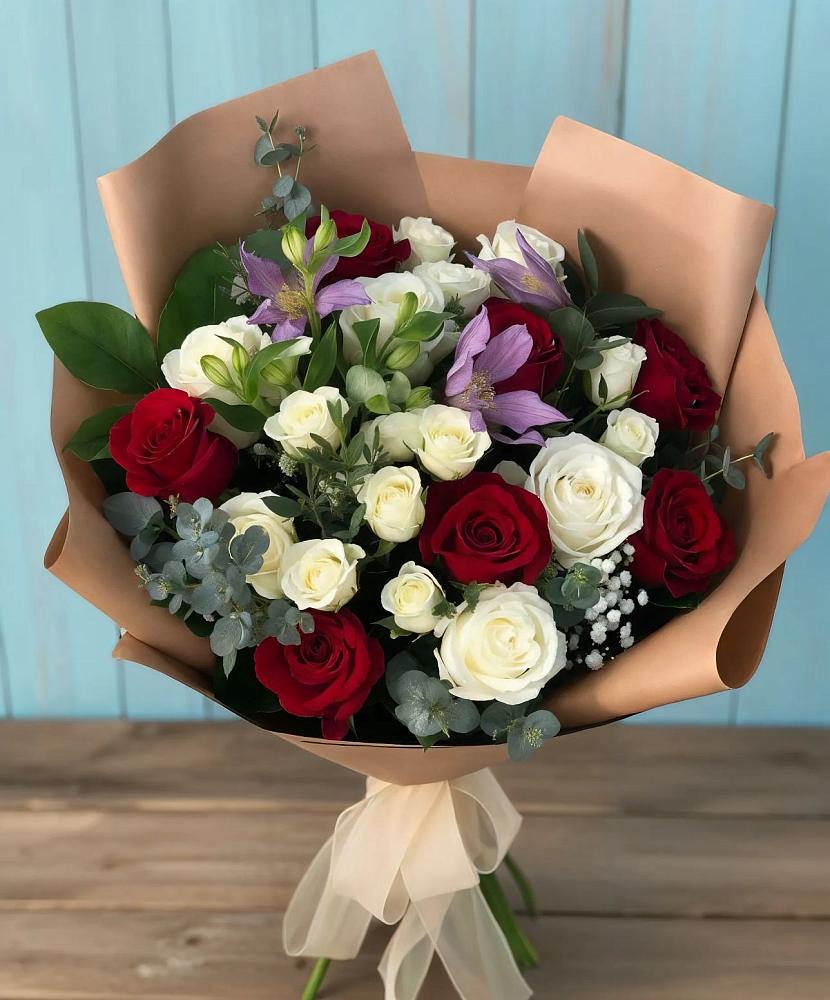 Букет цветов из: Розы и Альстромерии в Майском