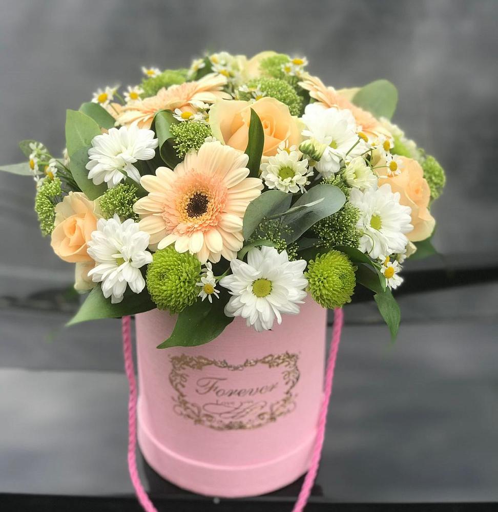 Цветочная композиция из Розы, Герберы и Хризантемы в шляпной коробке в Майском