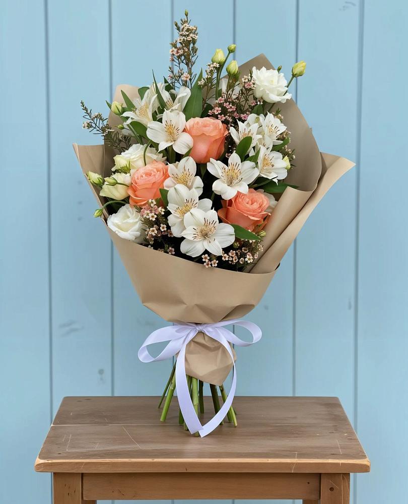 Букет цветов из: Альстромерии, Лизиантусы, Розы и Хризантемы в Майском