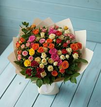 Букет Микс из разноцветных кустовых роз в Майском
